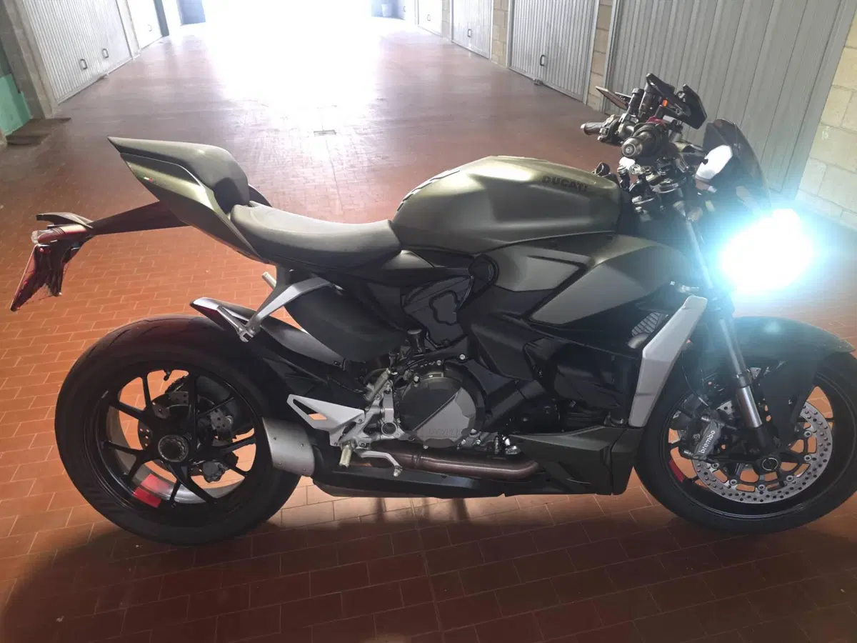 Ducati Streetfighter V2 955 Green (2022 - 23) (5)