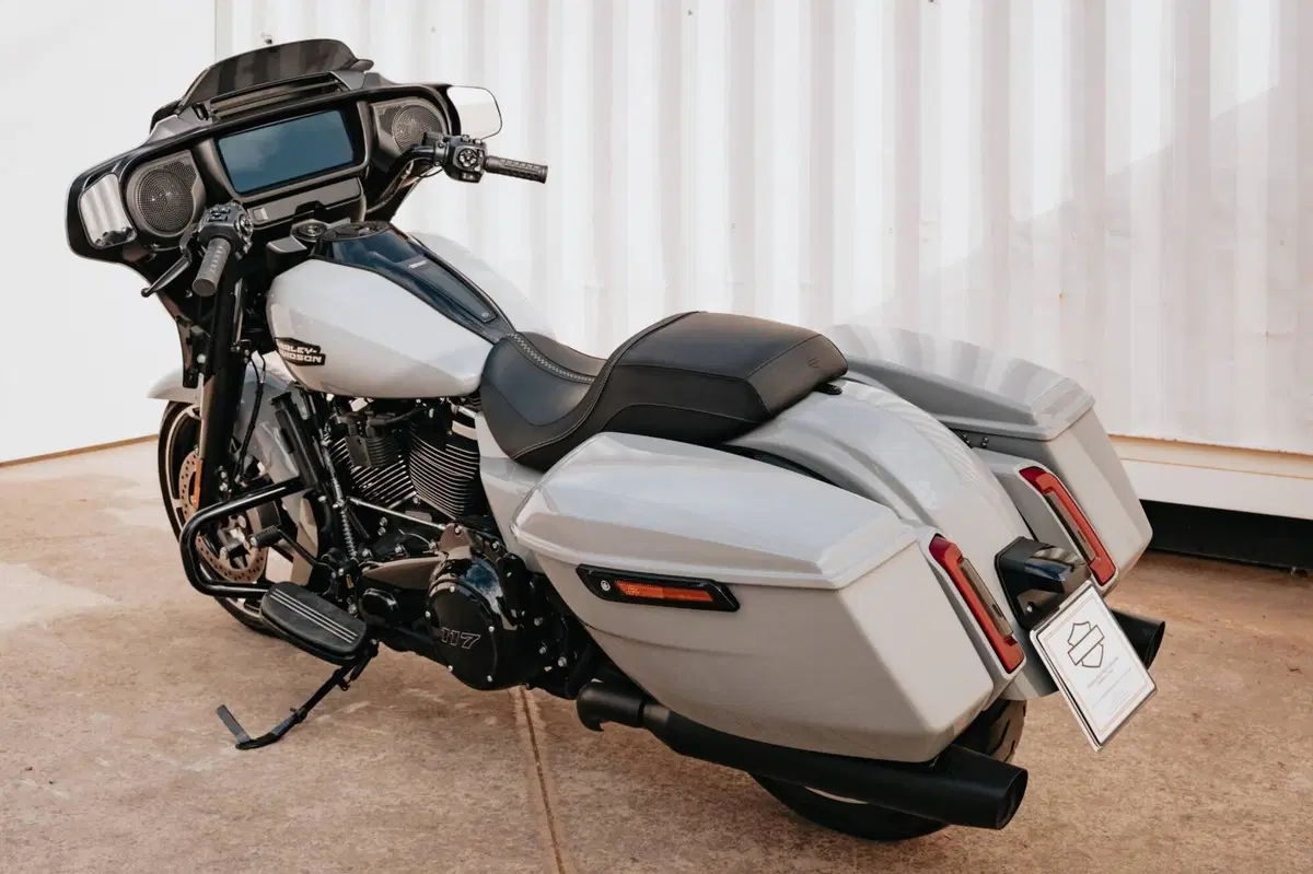 Harley-Davidson Street Glide (2024 - 26) (17)
