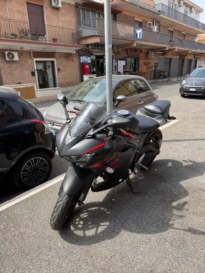 Yamaha YZF R3 (2018) usata