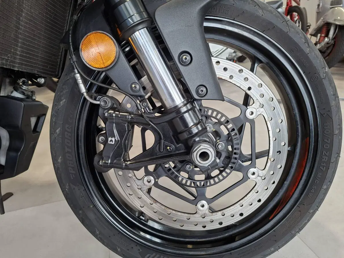 Aprilia Tuono 457 (2025 - 26) (10)