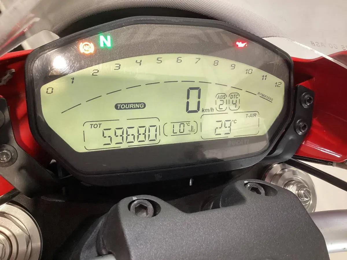 Ducati Monster 821 Stripe ABS (2015 - 17) (5)