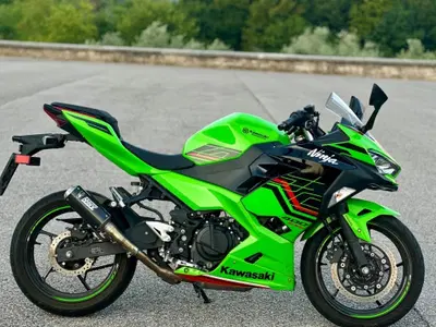 Kawasaki Ninja 400 (2023) usata