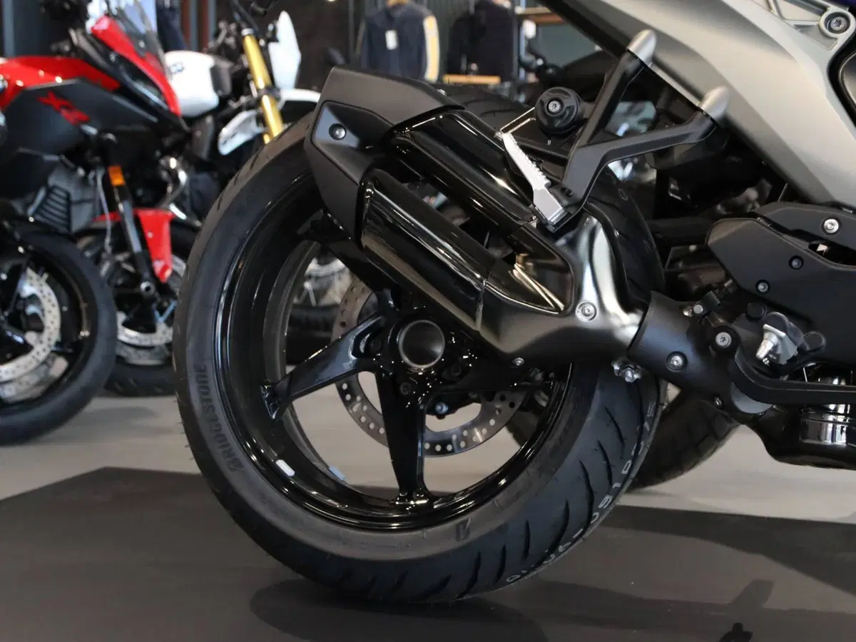 Bmw R 1300 R (2026 - 27) (4)