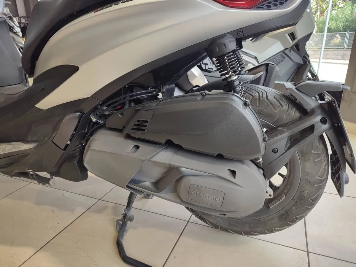 Piaggio Beverly 400 S ABS-ASR (2021 - 24) (9)