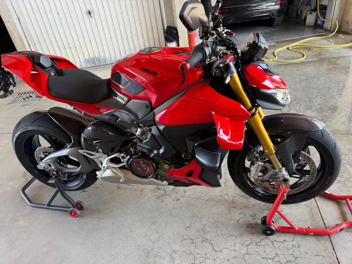 Ducati Streetfighter V4 S (2025 - 26) (2)