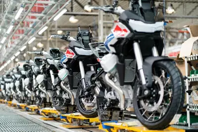 Moto Guzzi apre le porte della nuova fabbrica: dal 3 al 6 settembre le GMG 2026 diventano "The Opening"