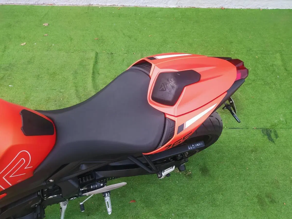 Triumph Street Triple 765 R (2023 - 26) (7)