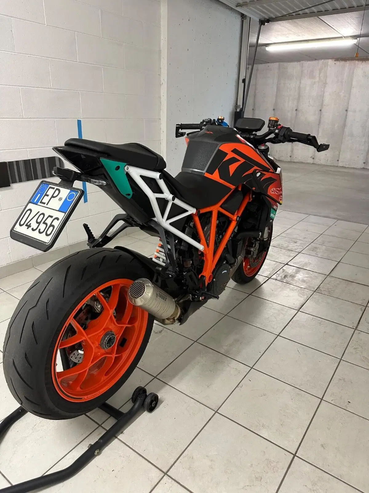 KTM 1290 Super Duke R (2019) (2)