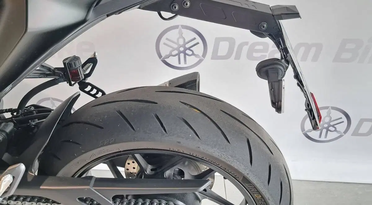 Yamaha MT-09 Y-AMT (2024 - 26) (4)