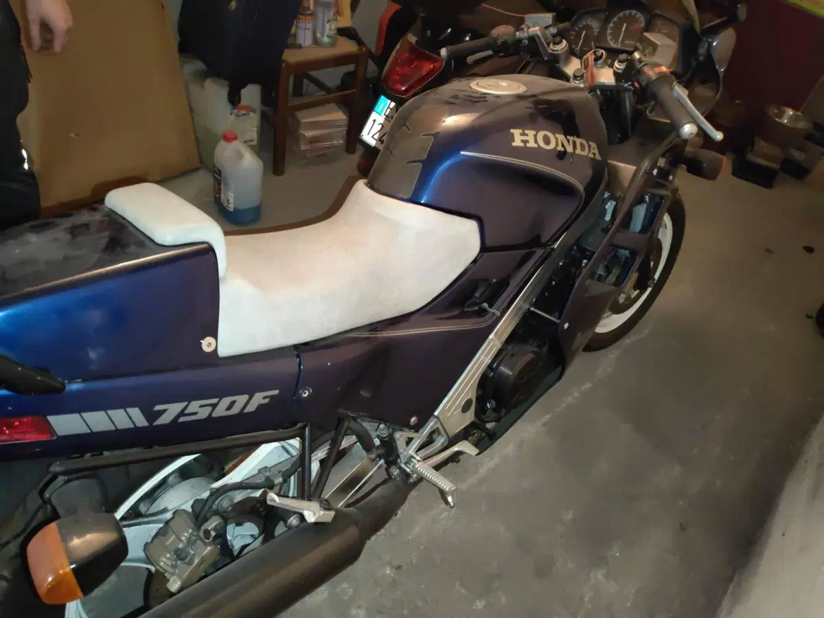 Honda VFR 750 F (1986 - 87) (4)