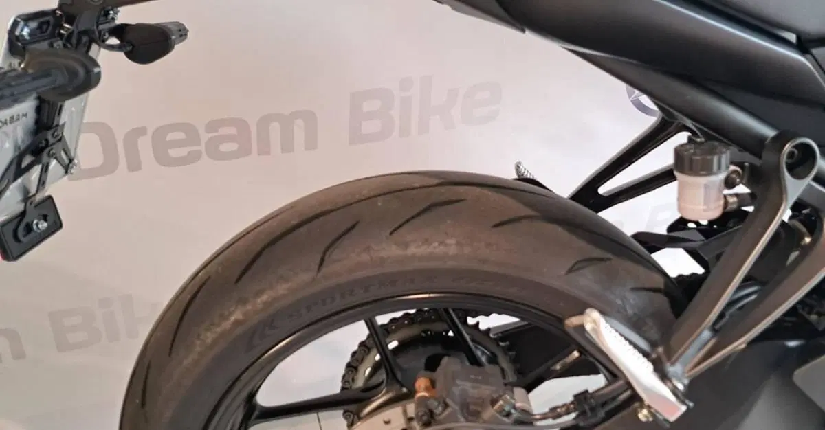 Yamaha MT-07 Y-AMT (2025 - 26) (4)