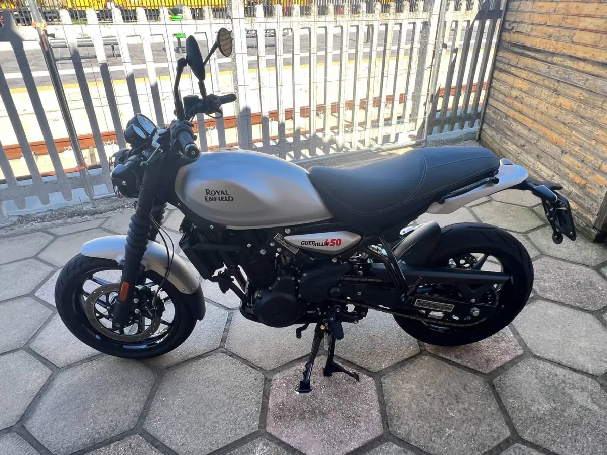Royal Enfield Guerrilla 450 (2024 - 26) (2)