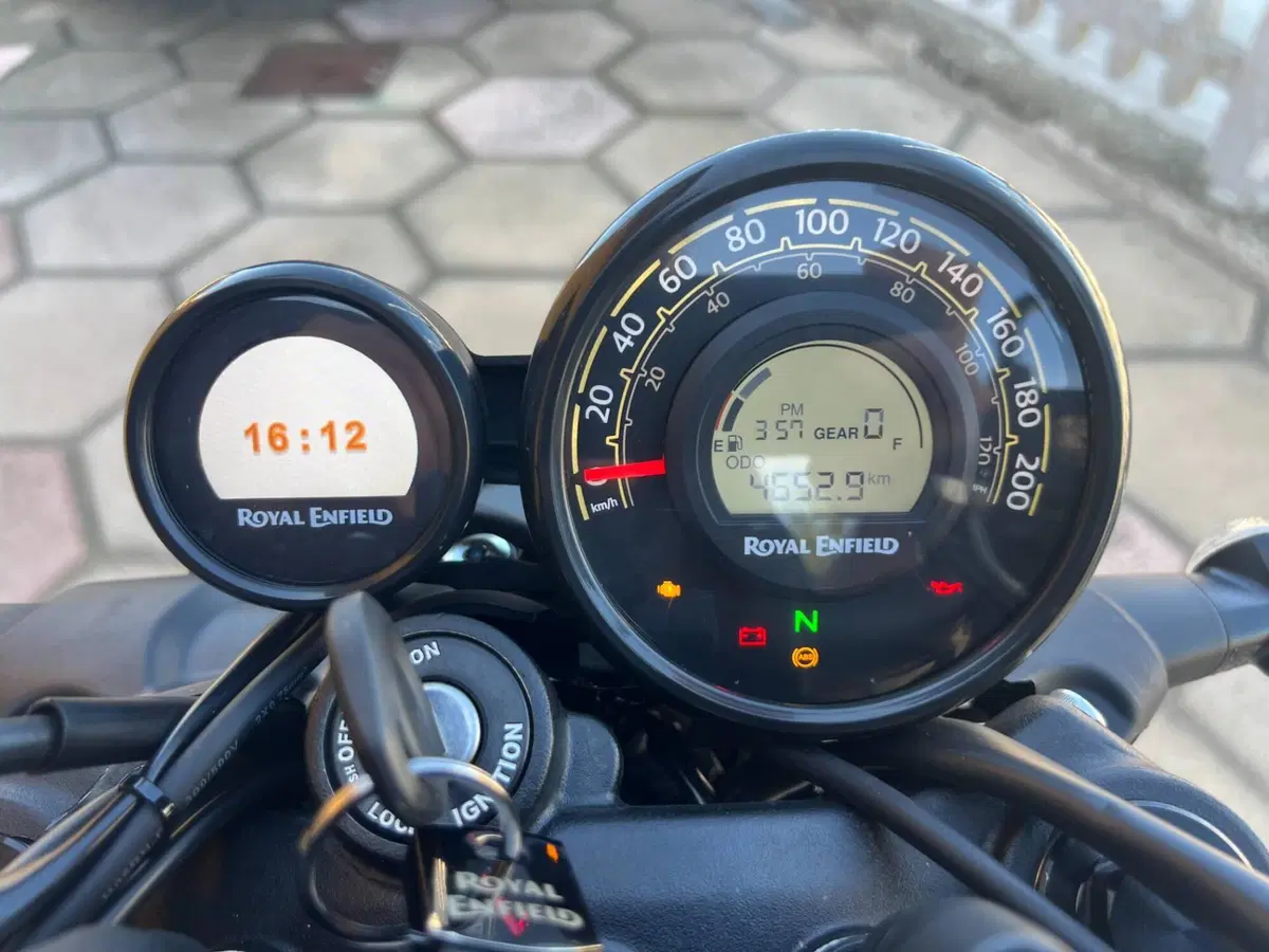 Royal Enfield Guerrilla 450 (2024 - 26) (3)