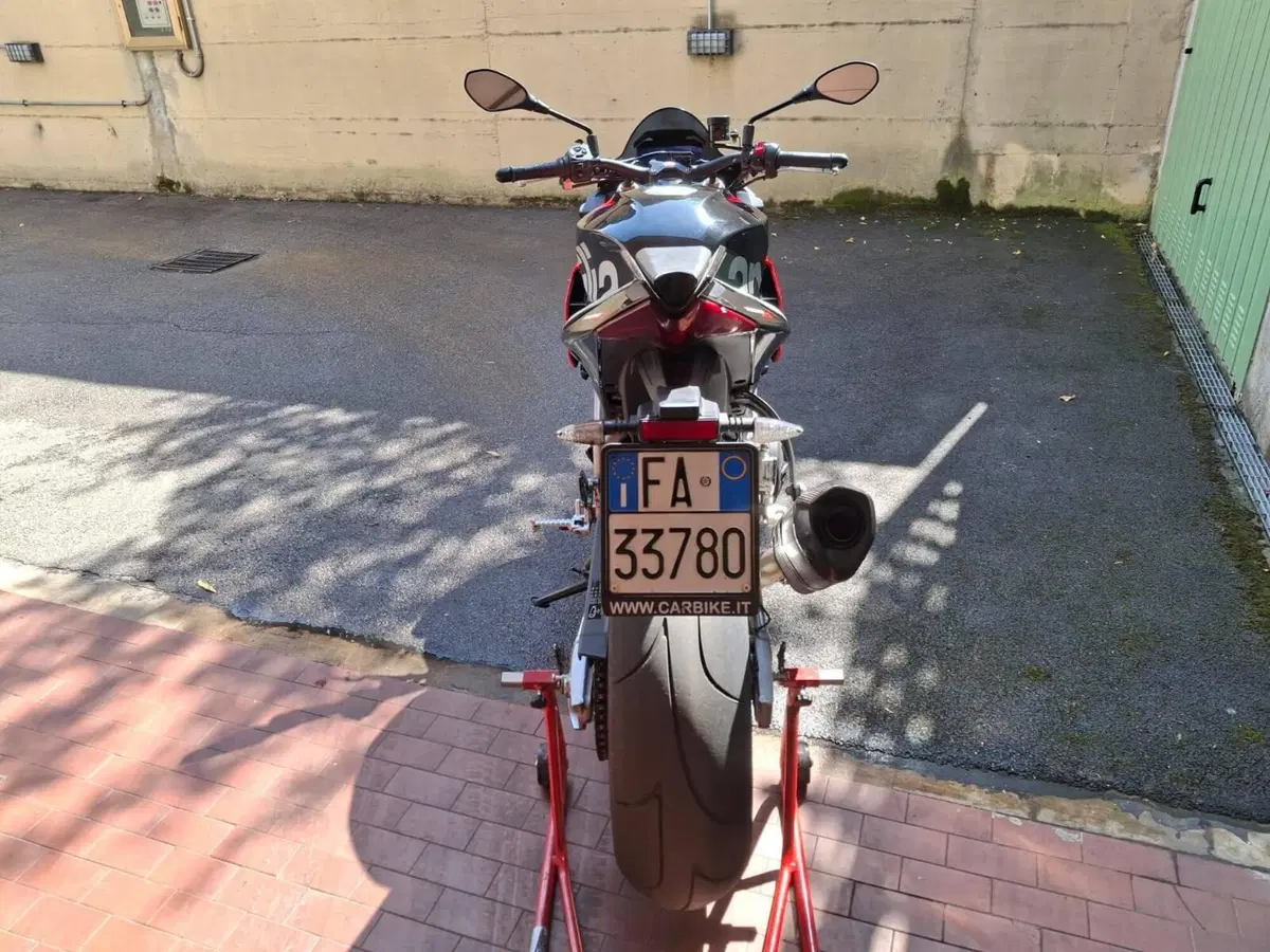 Aprilia Tuono V4 Factory (2021 - 24) (2)
