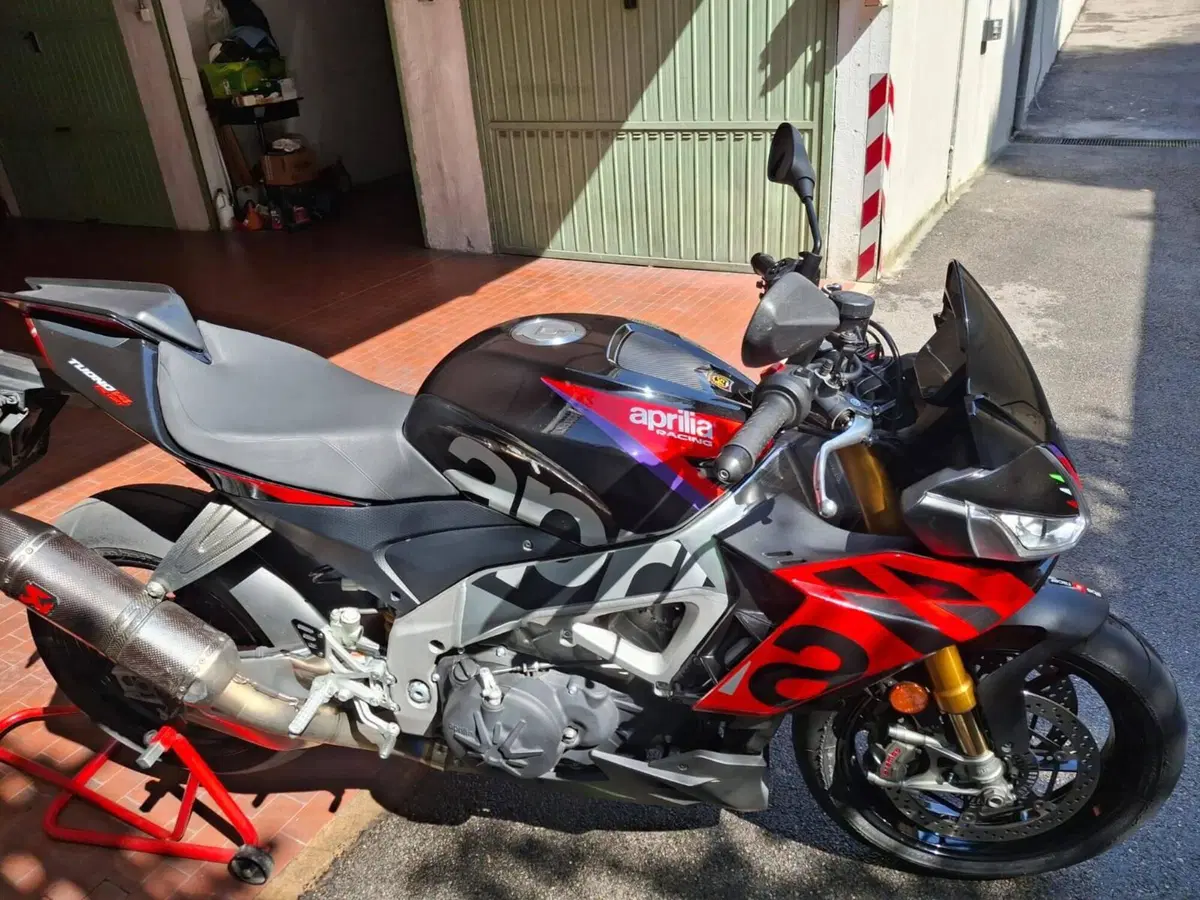 Aprilia Tuono V4 Factory (2021 - 24) (4)