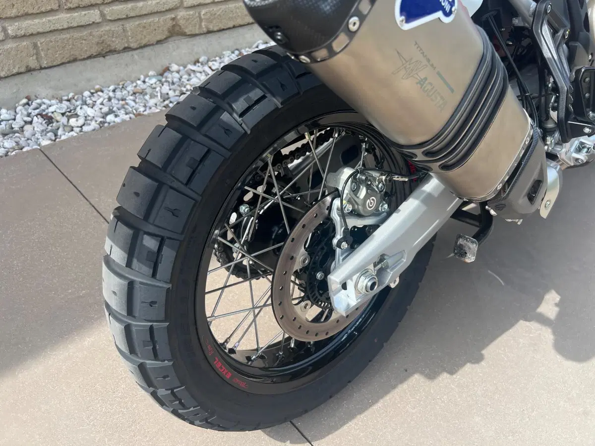 MV Agusta LXP Enduro Veloce (2024 - 25) (3)
