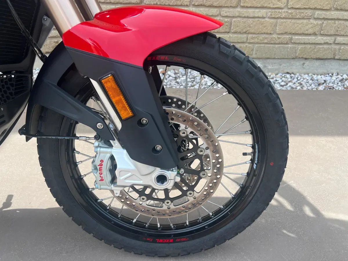 MV Agusta LXP Enduro Veloce (2024 - 25) (4)