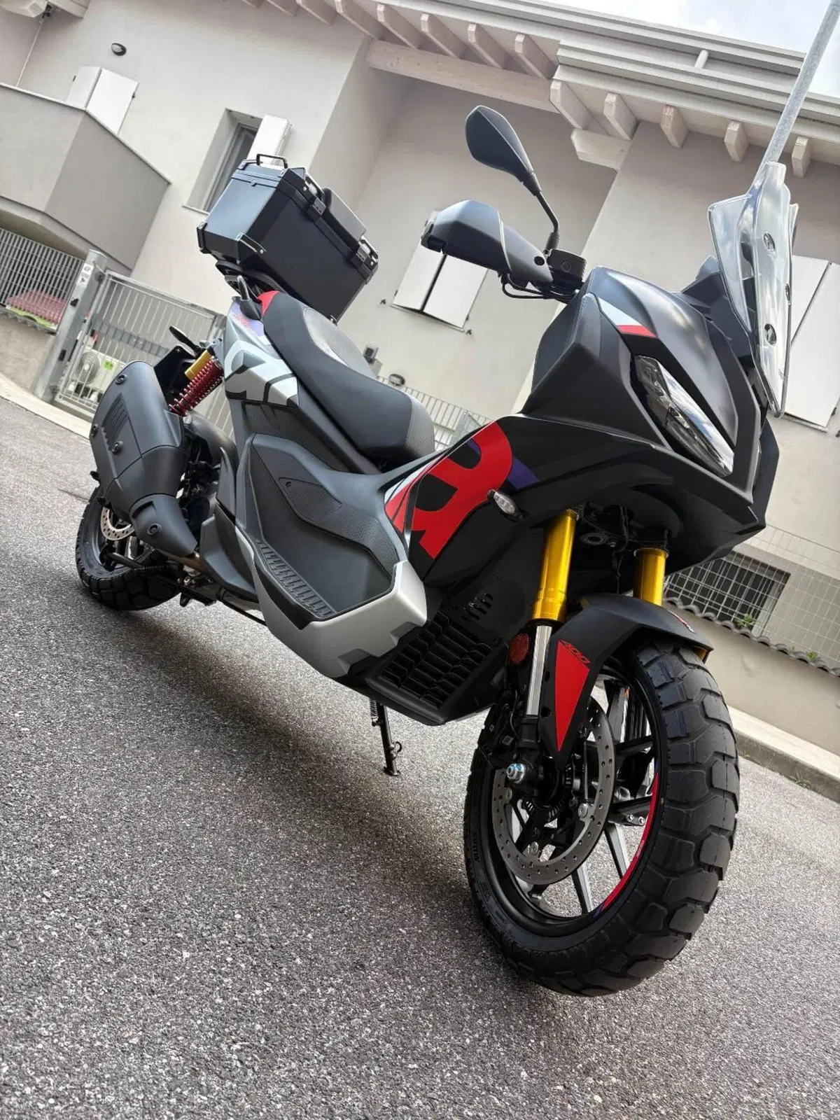 Aprilia SR GT 400 Rally Replica (2026) (3)