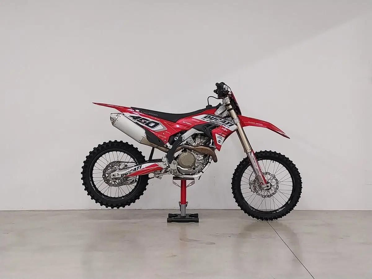 Ducati Desmo450 MX (2026) (2)