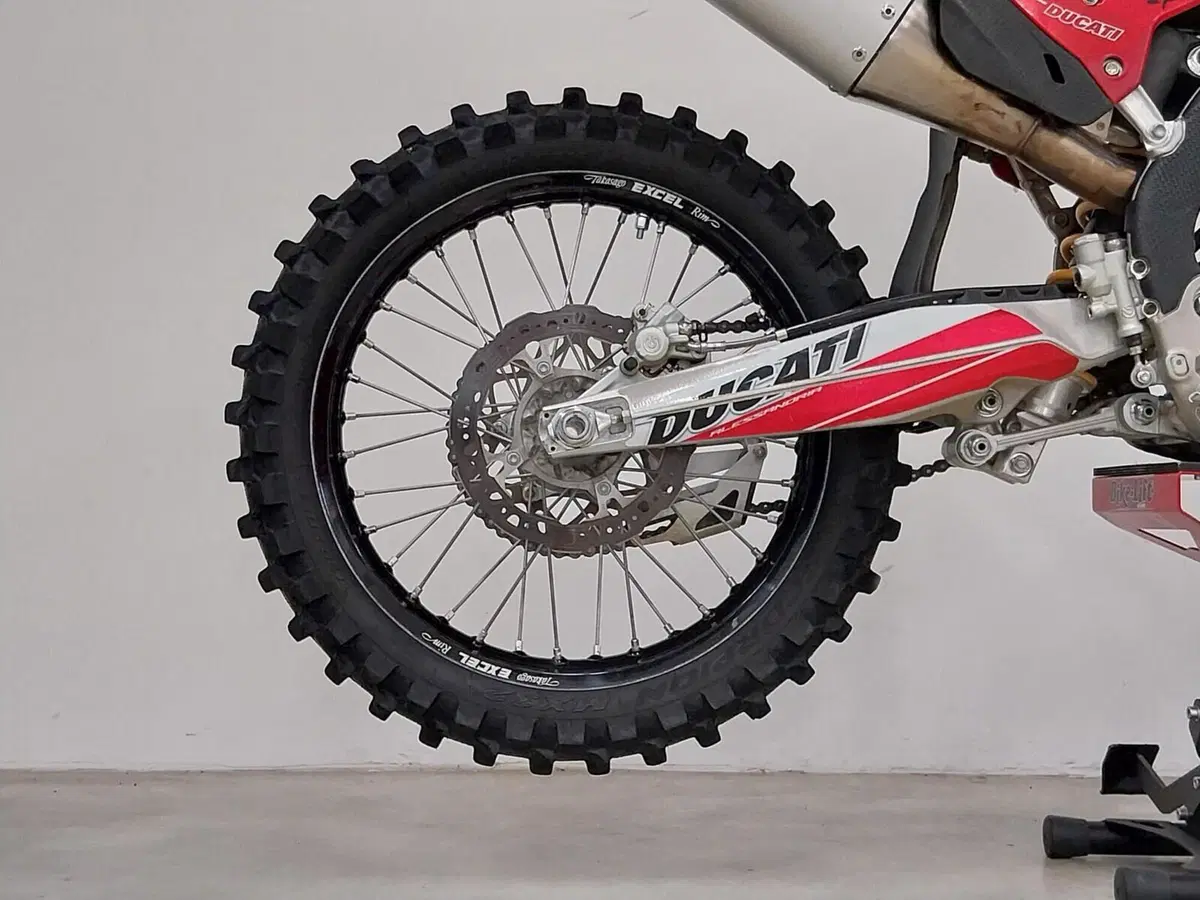 Ducati Desmo450 MX (2026) (10)