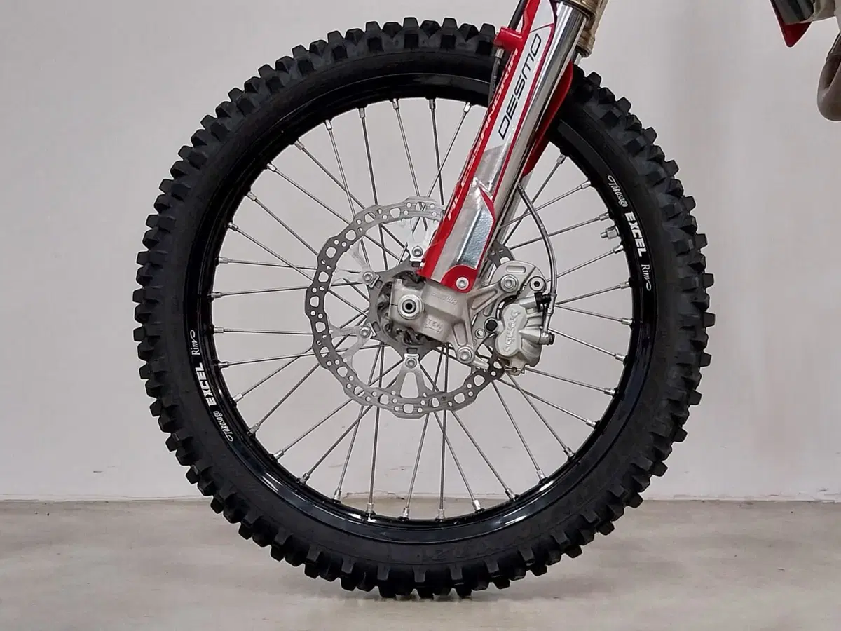 Ducati Desmo450 MX (2026) (18)
