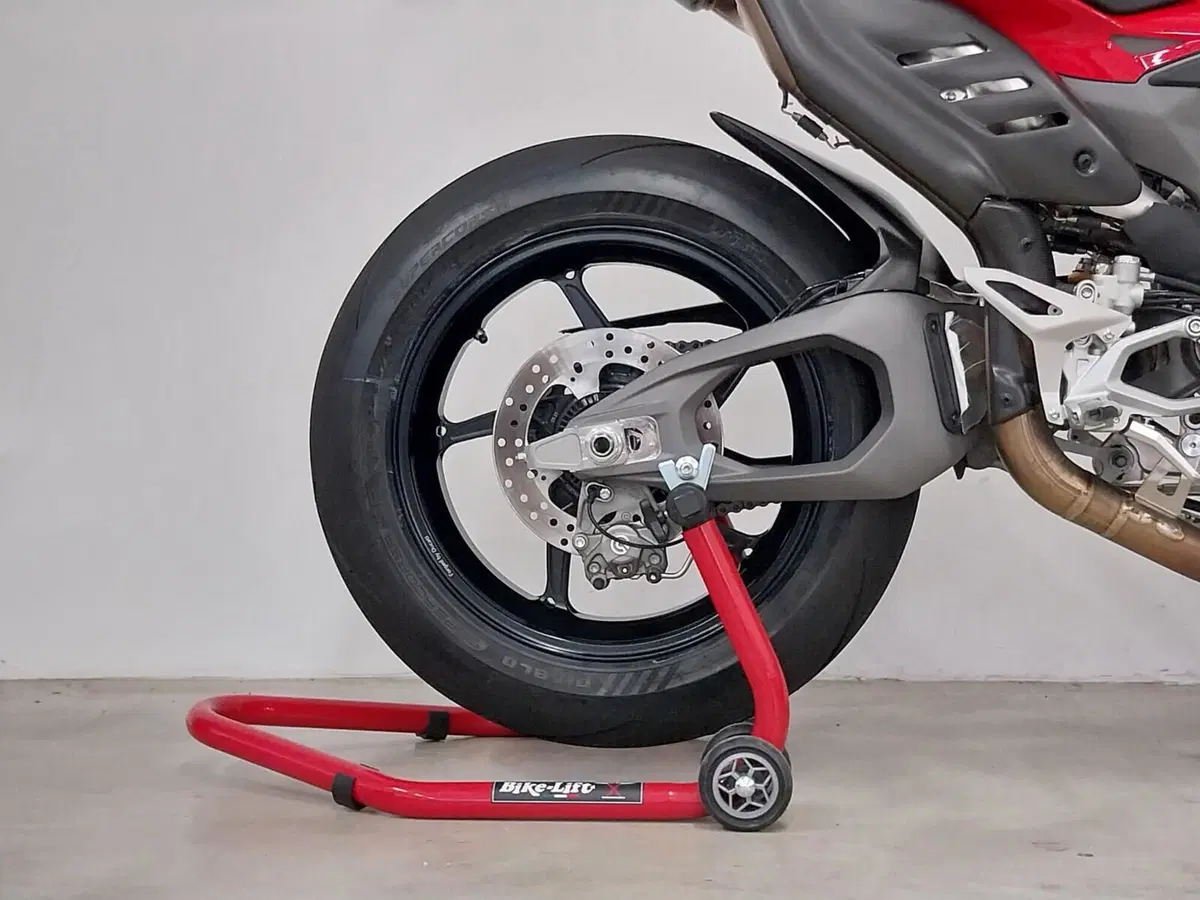Ducati Streetfighter V4 S (2025 - 26) (10)