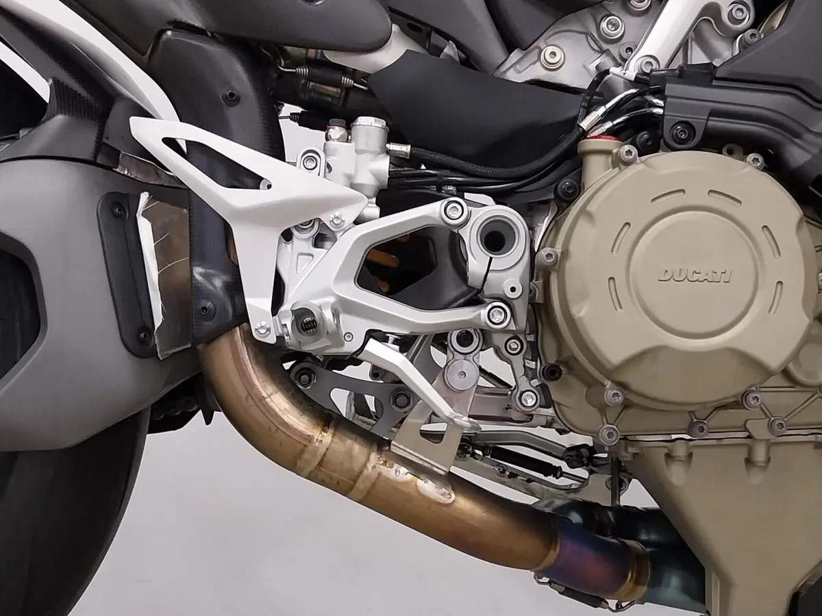 Ducati Streetfighter V4 S (2025 - 26) (11)
