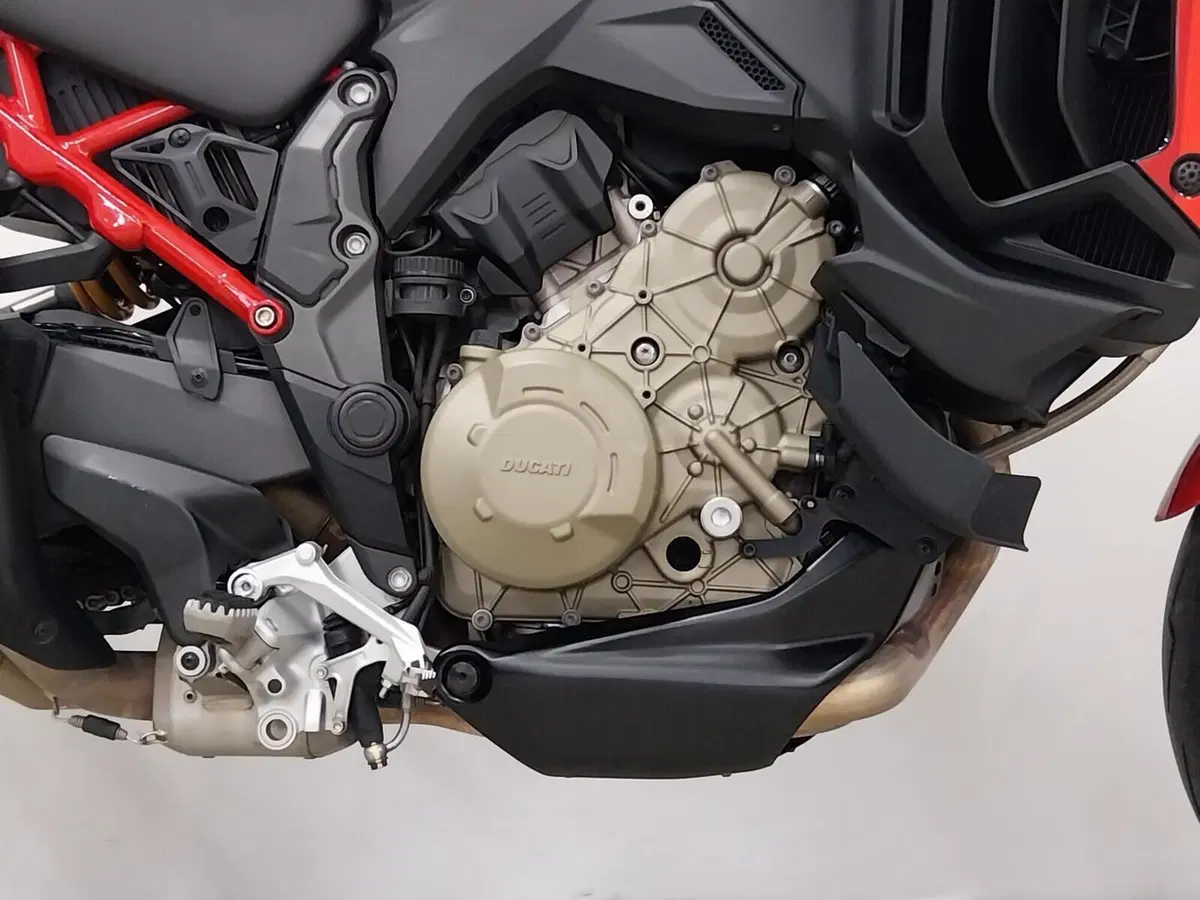 Ducati Multistrada V4 Pikes Peak (2021 - 24) (12)