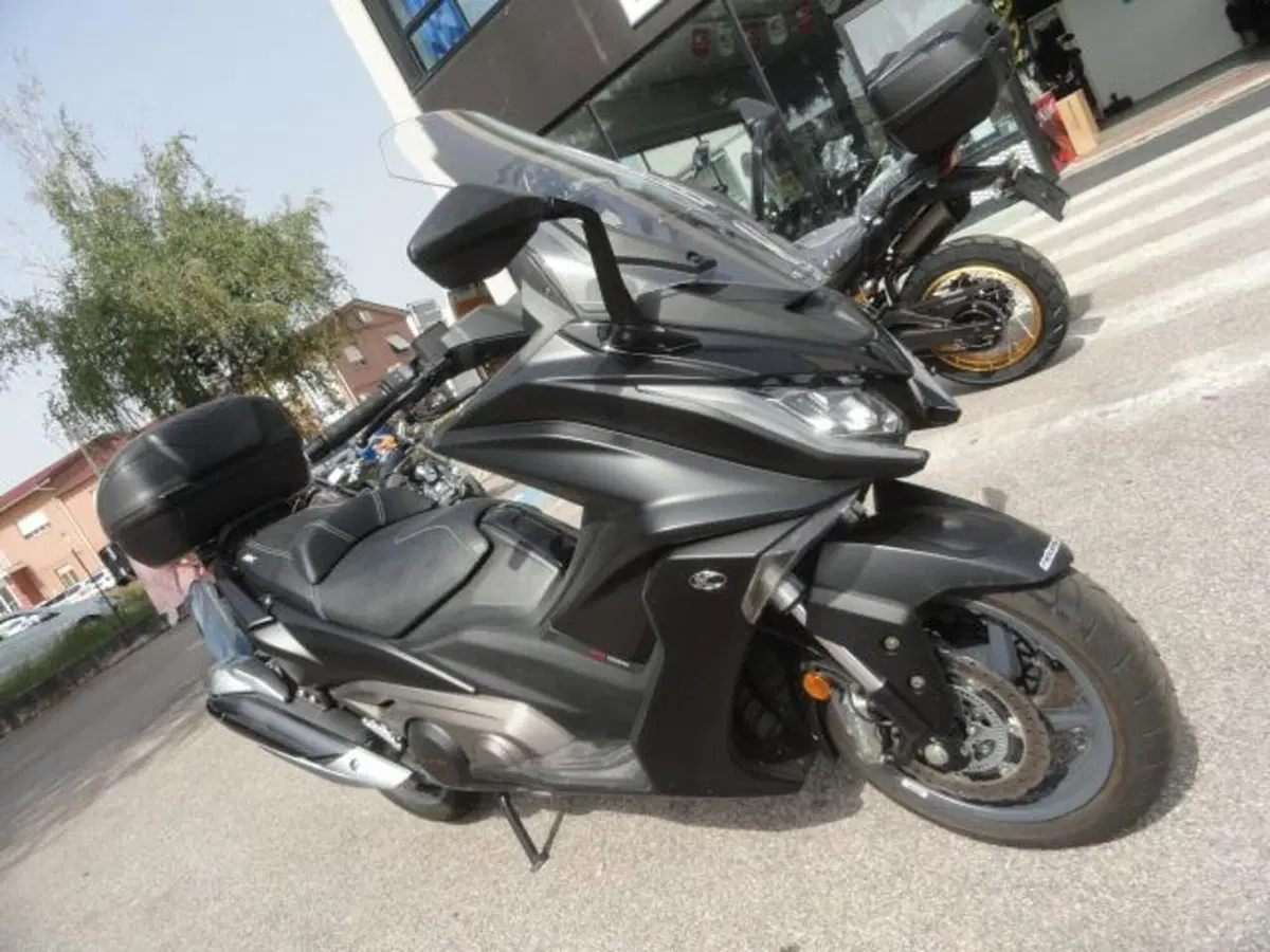 Kymco AK 550 ETS (2021 - 26) (2)