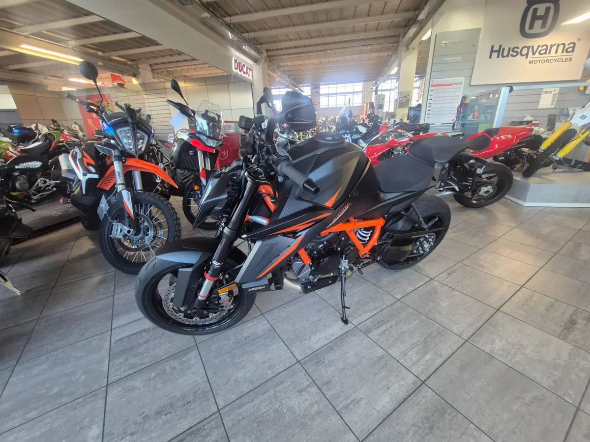 KTM 1390 Super Duke R (2024 - 26) (2)