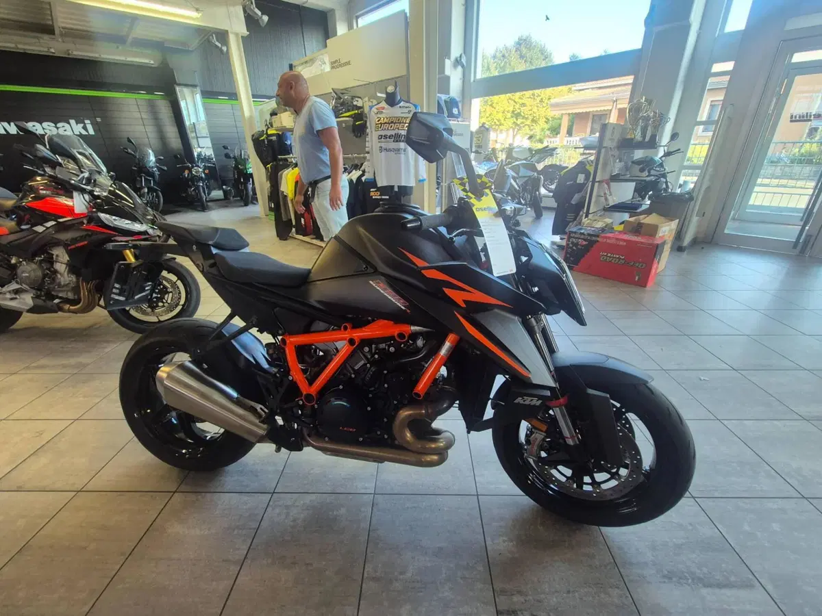 KTM 1390 Super Duke R (2024 - 26) (4)