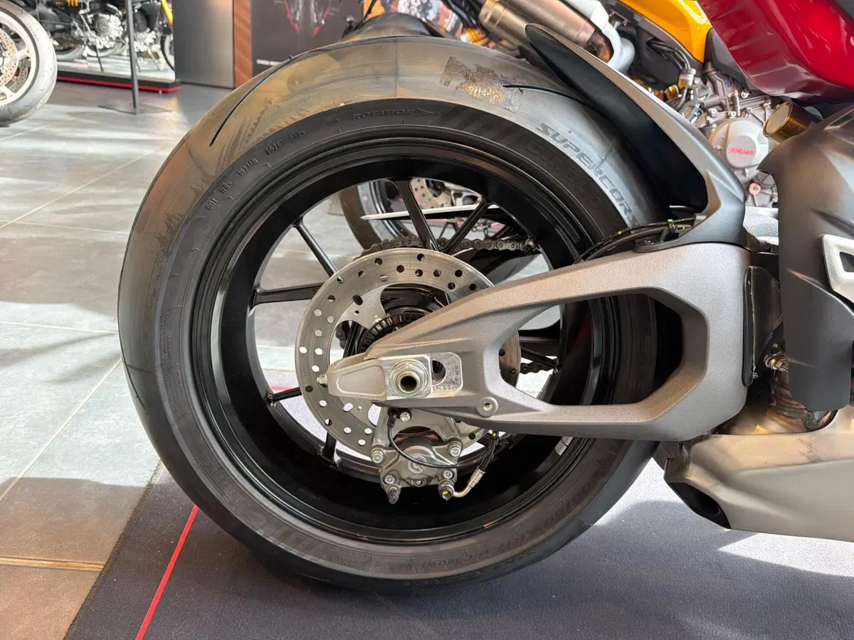 Ducati Panigale V4 (2025 - 26) (8)