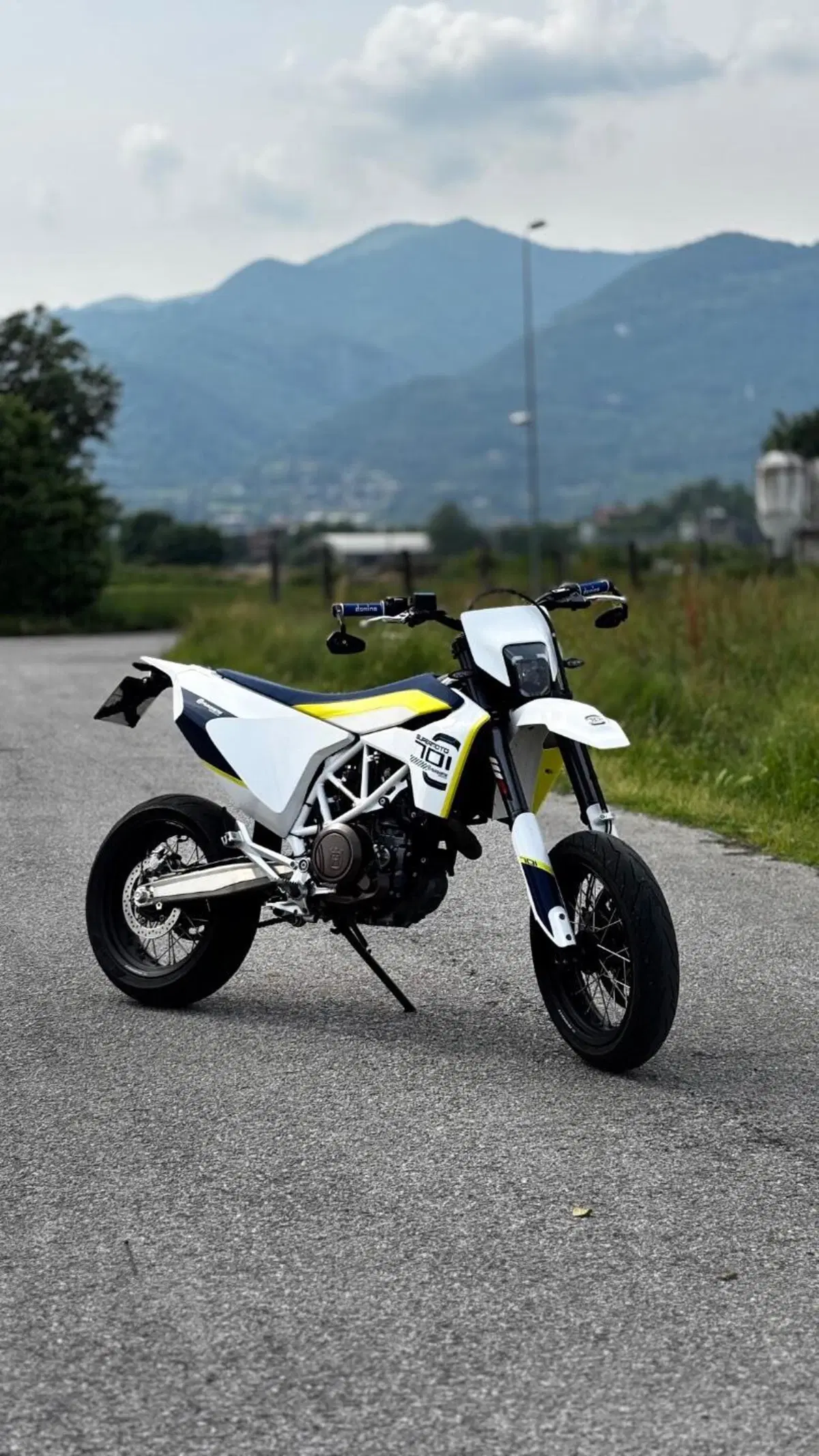 Husqvarna 701 Supermoto (2017 - 19) (2)