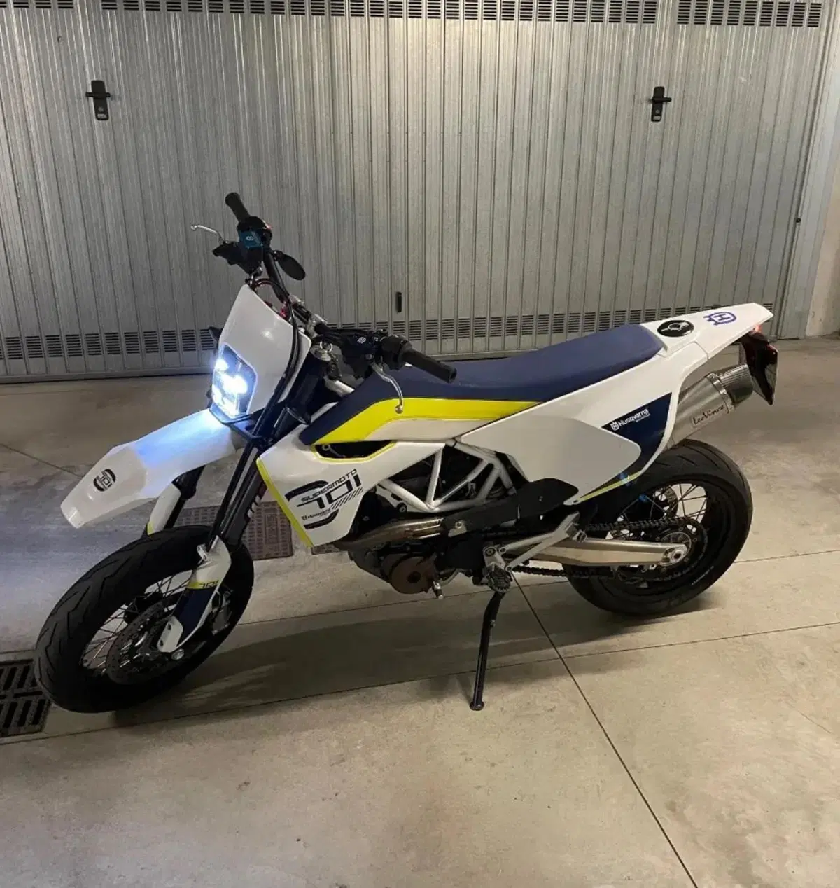 Husqvarna 701 Supermoto (2017 - 19) (3)