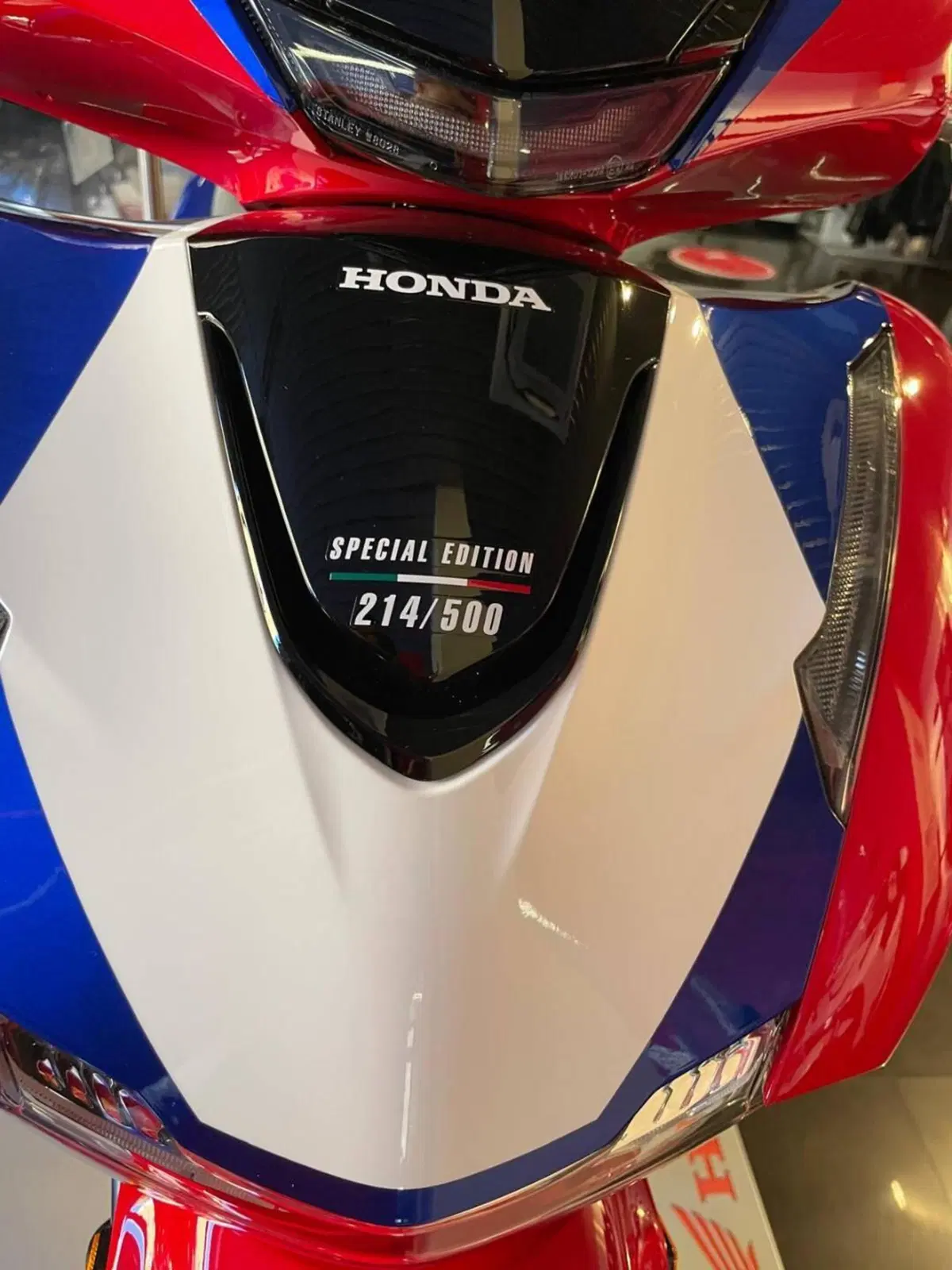 Honda SH 125 HRC Limited Edition (2026) (2)