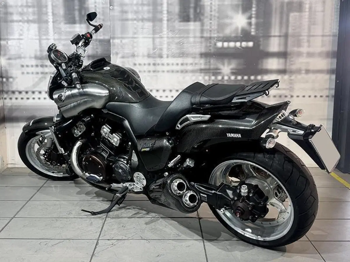 Yamaha VMAX (2008 - 17) (2)