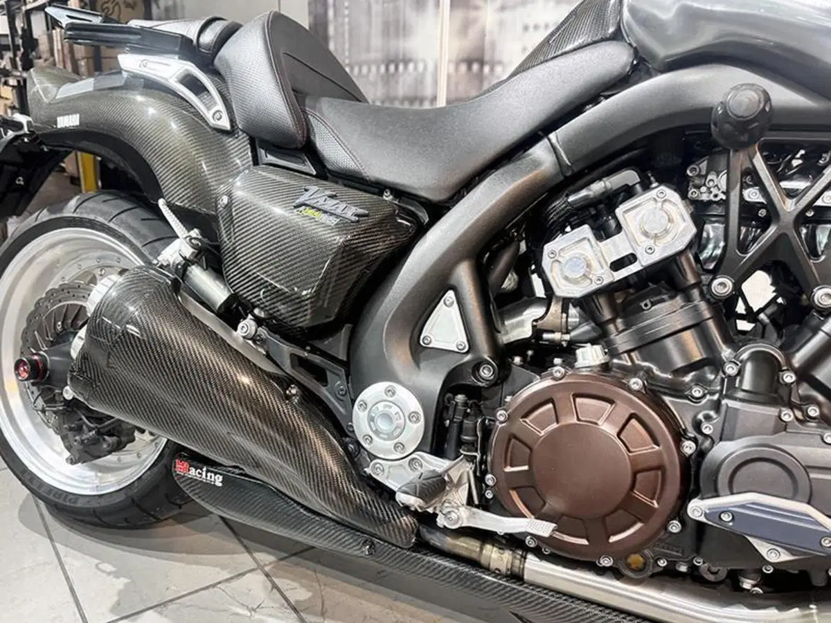 Yamaha VMAX (2008 - 17) (4)