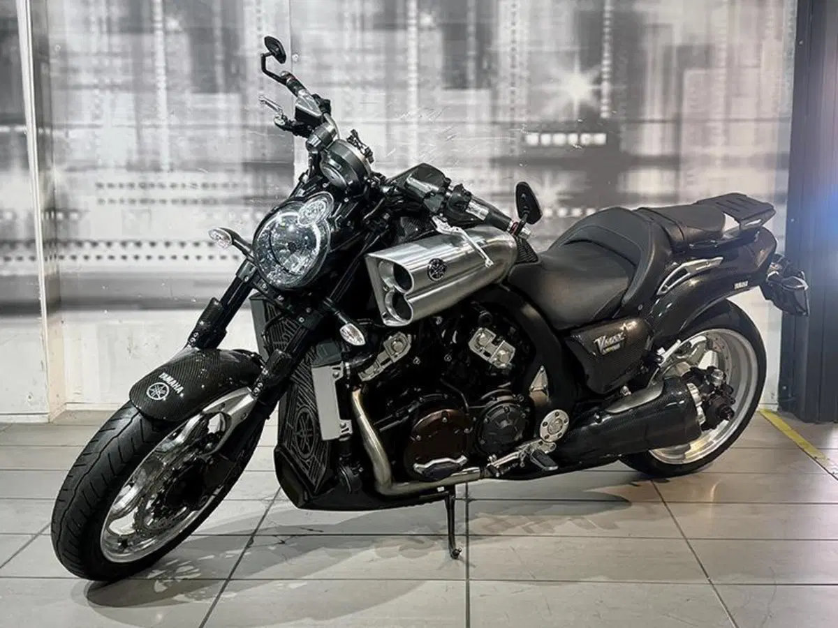 Yamaha VMAX (2008 - 17) (6)