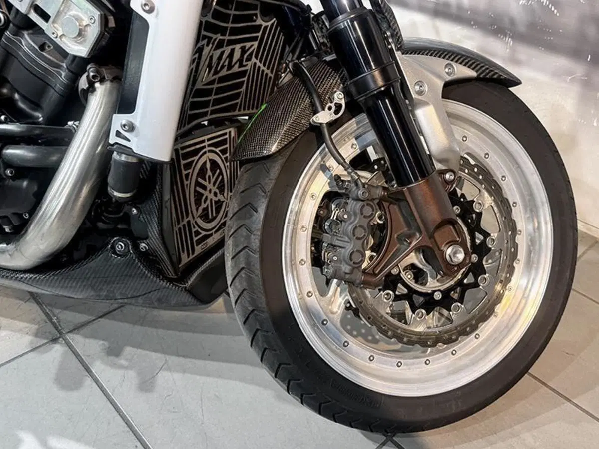 Yamaha VMAX (2008 - 17) (8)