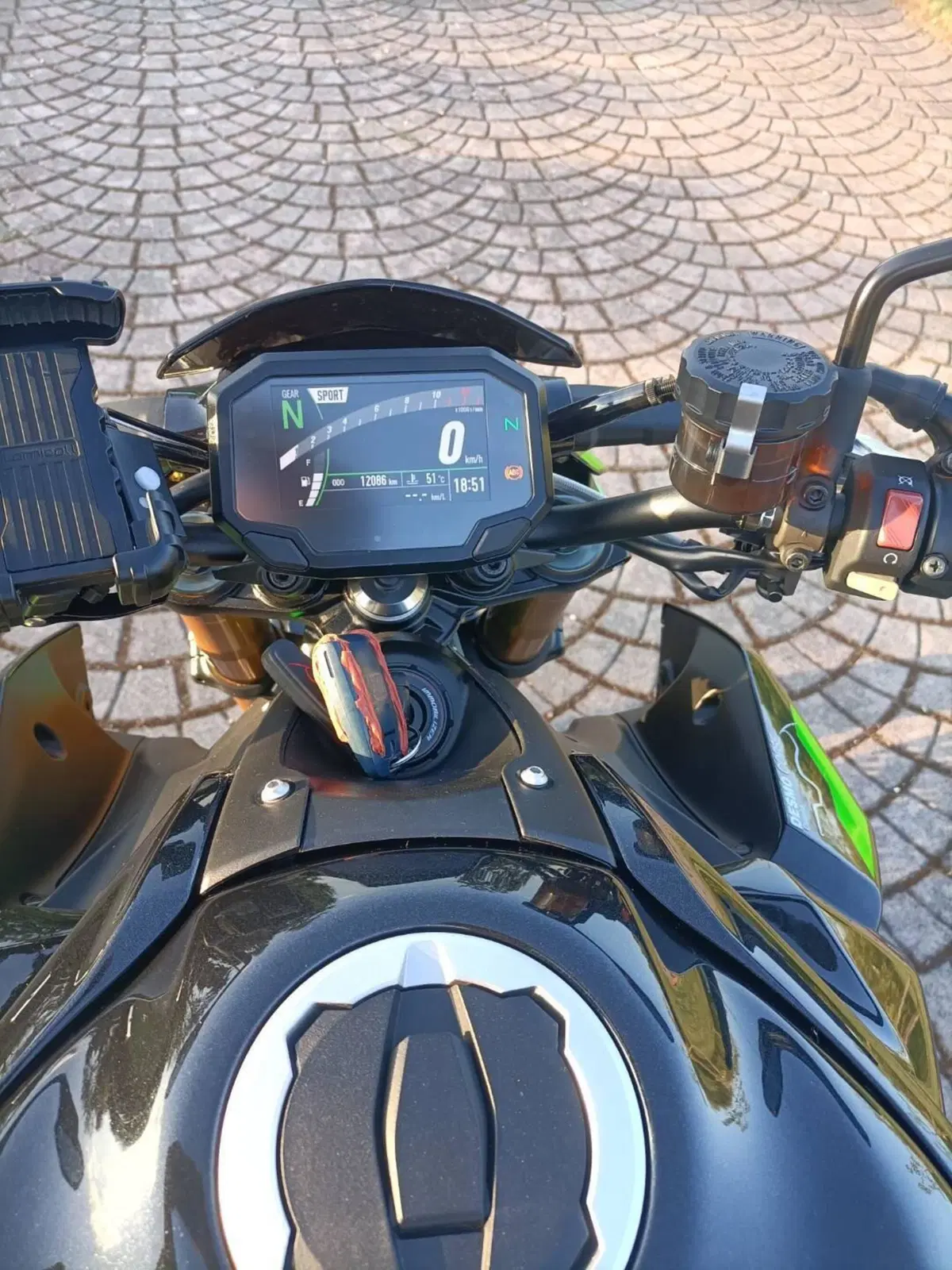 Kawasaki Z 900 SE (2022 - 24) (6)