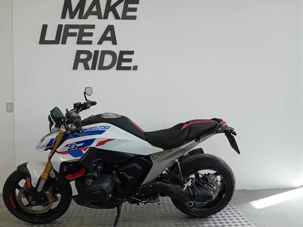 Bmw R 1300 R (2026 - 27) (2)