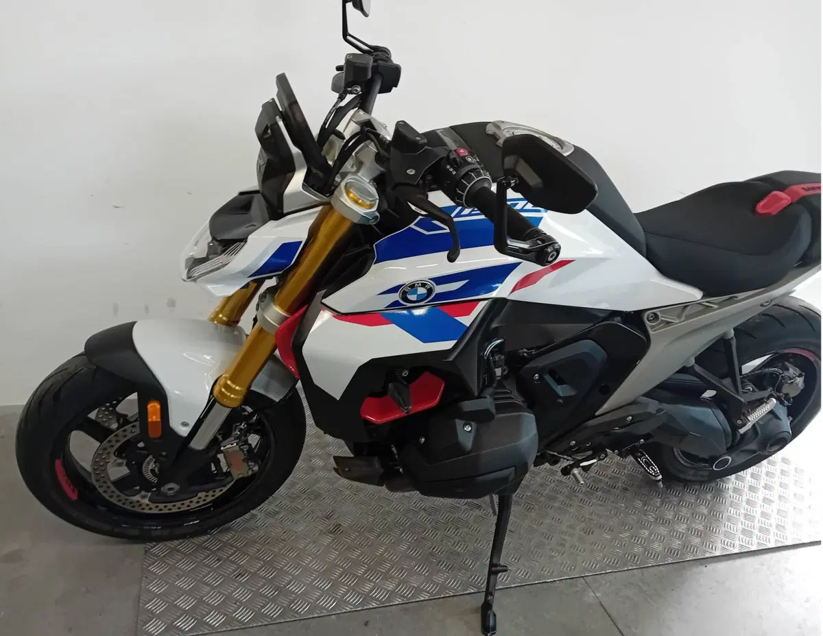 Bmw R 1300 R (2026 - 27) (4)