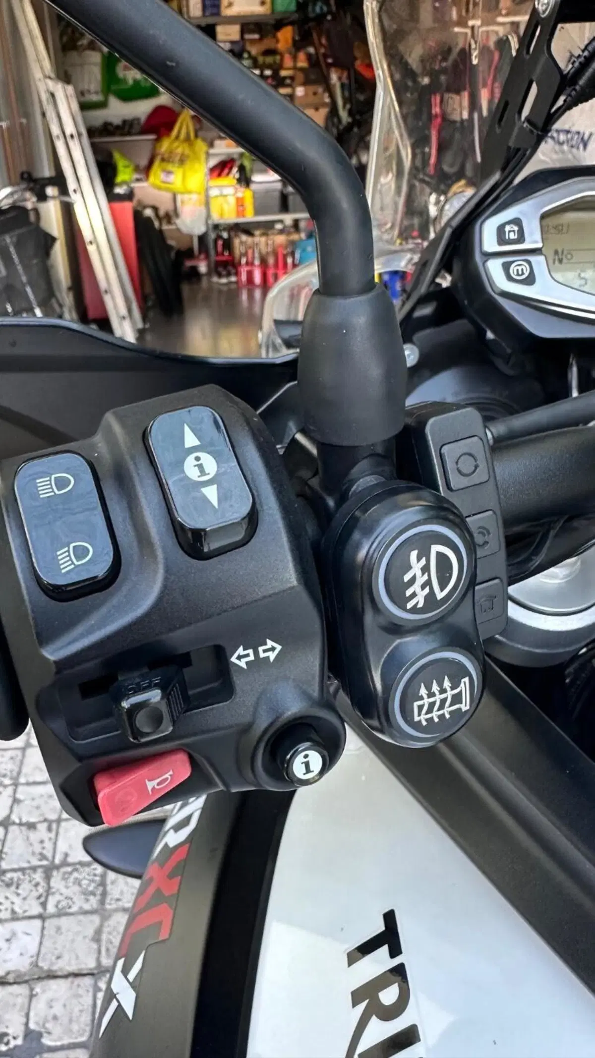 Triumph Tiger 800 XCx (2017 - 18) (7)
