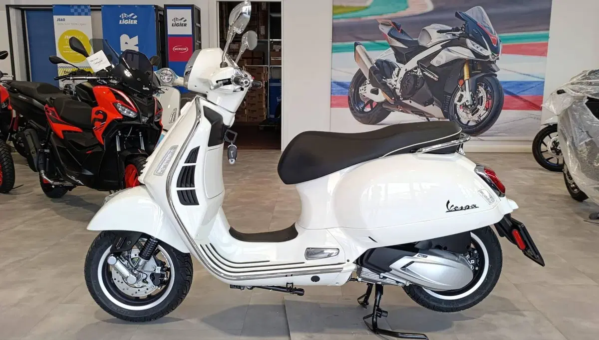 Vespa GTS 310 Super (2025 - 26) (2)