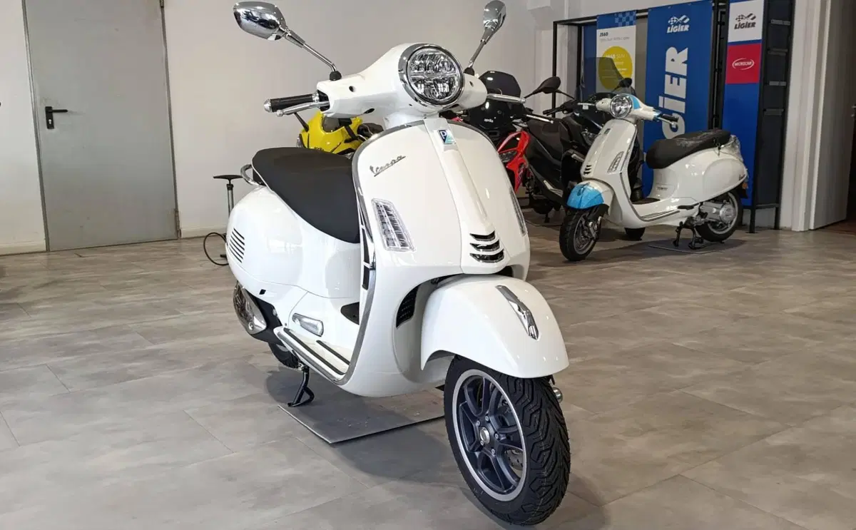 Vespa GTS 310 Super (2025 - 26) (3)