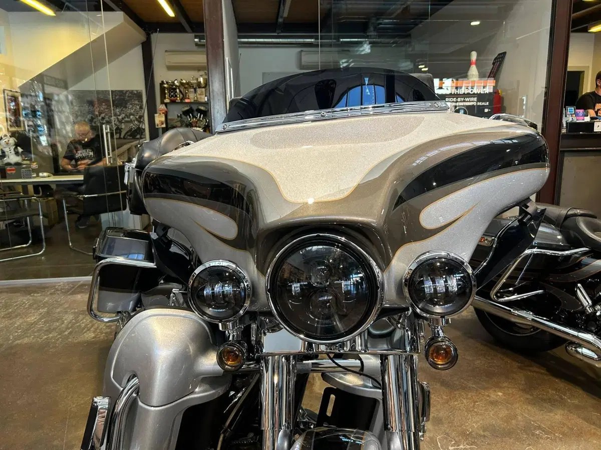Harley-Davidson 1800 Electra Glide Ultra Classic (2012 - 13) - FLHTCUSE (3)