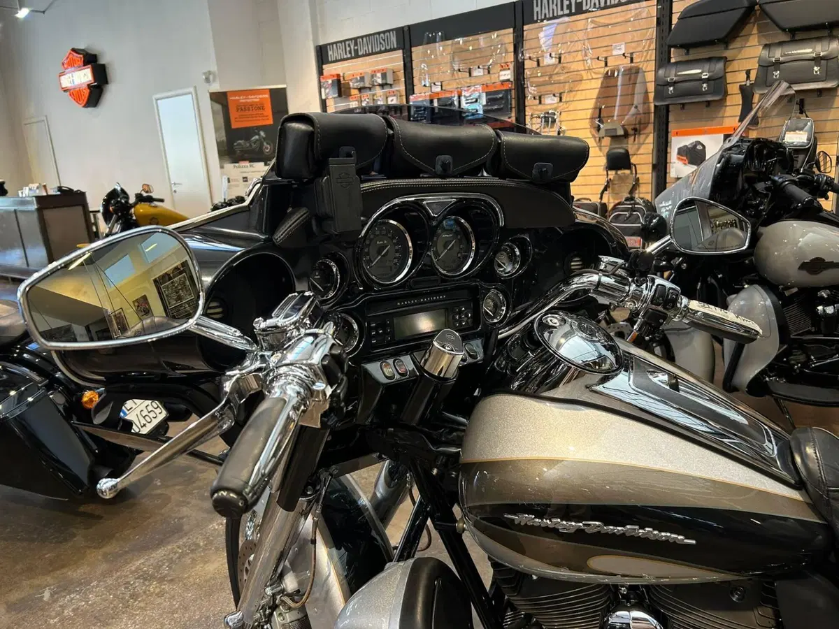 Harley-Davidson 1800 Electra Glide Ultra Classic (2012 - 13) - FLHTCUSE (4)