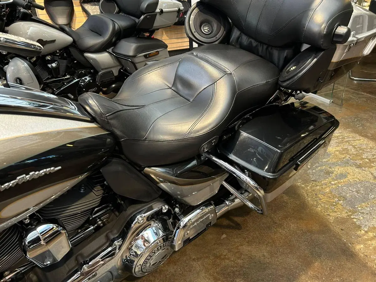 Harley-Davidson 1800 Electra Glide Ultra Classic (2012 - 13) - FLHTCUSE (6)