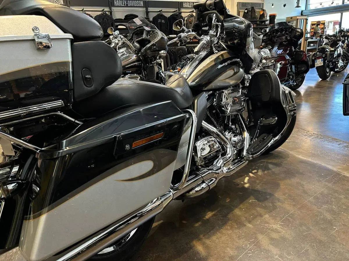 Harley-Davidson 1800 Electra Glide Ultra Classic (2012 - 13) - FLHTCUSE (9)