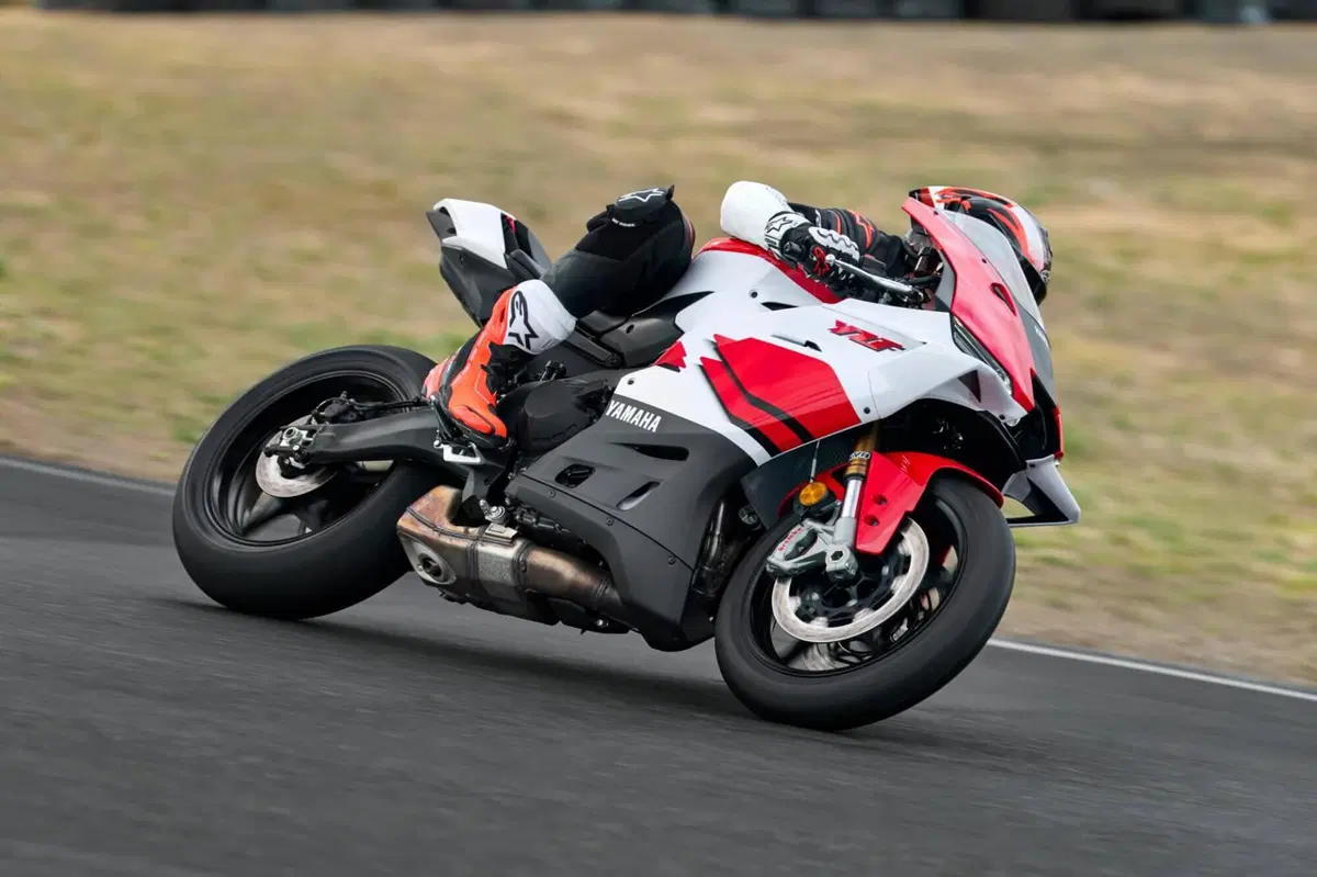 Yamaha YZF R9 70th (2026) (6)